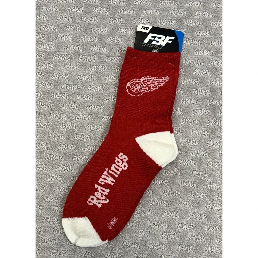 Detroit RED WINGS Crew Socks Men's Size Medium Size 5-10 NHL